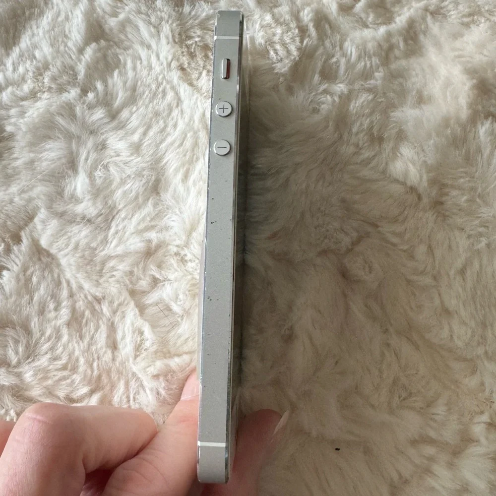 📱Apple iPhone 5s (16GB) Unlocked/AT&T📱Perfect Screen! + 🍎 sticker A1533